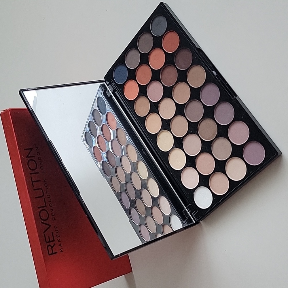 Revolution Flawless Matte 2 eyeshadow palette!
